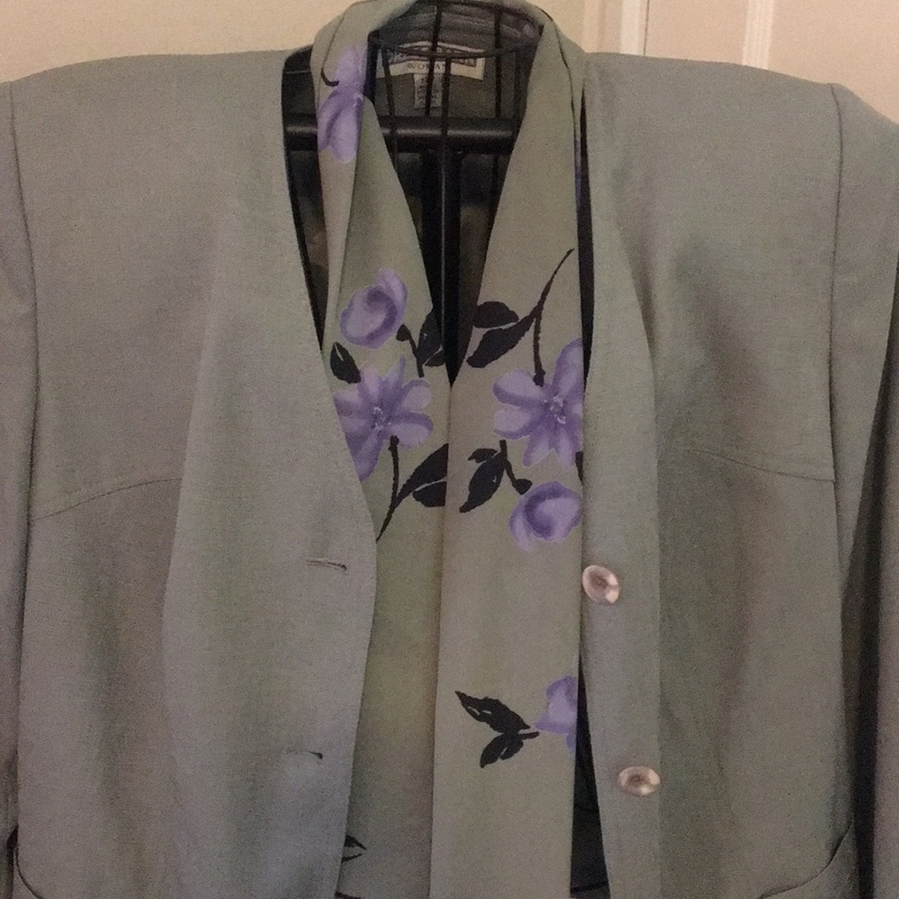 🎈SOLD🎈Beautiful green vintage skirt suit - Picture 6 of 6
